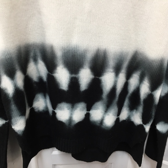 Simply Vera Tie Dye Pullover Long Sleeve Sweater - Picture 4 of 16